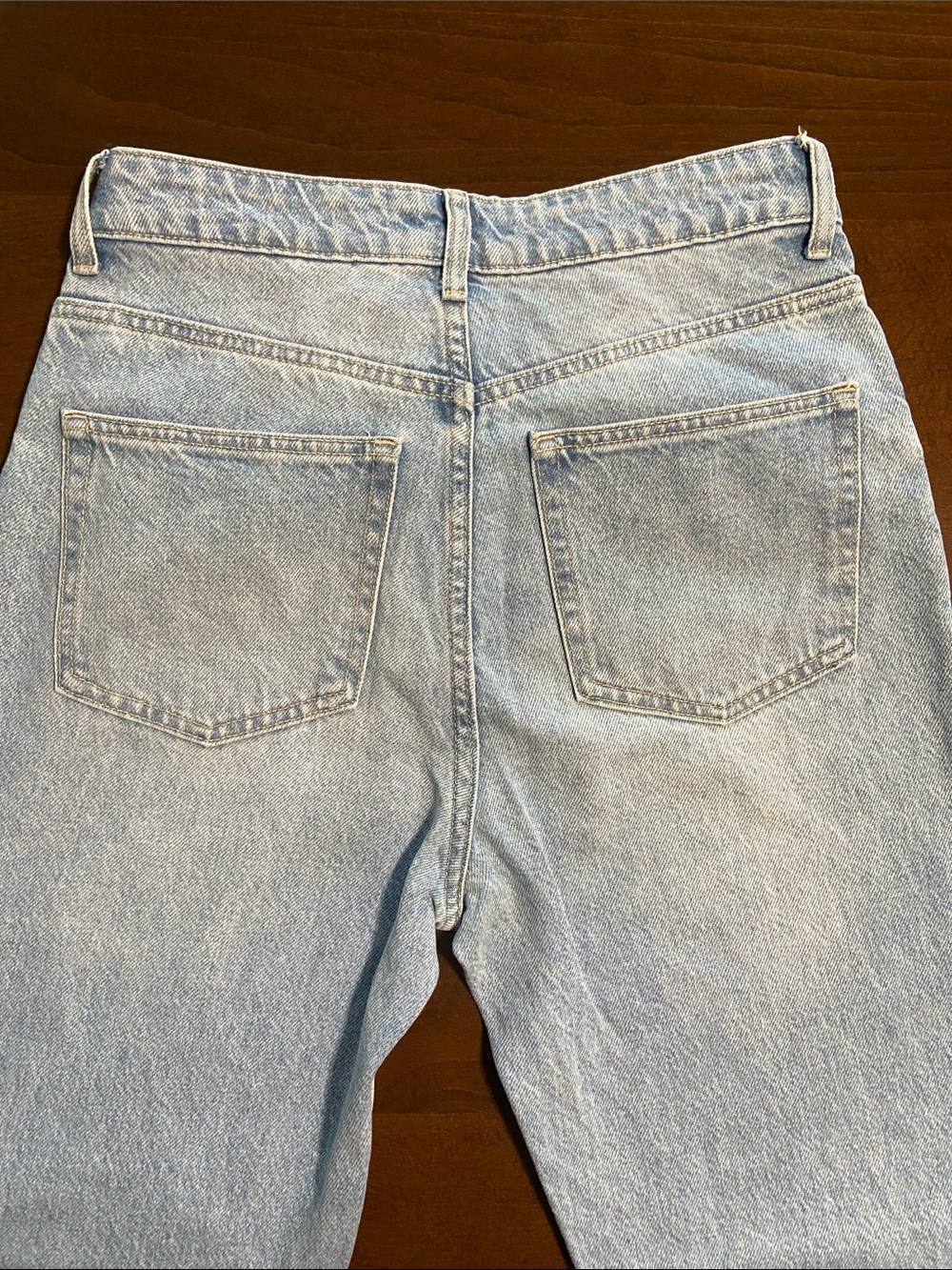 H&M Light Blue Button-Fly High Rise, Straight Leg Jeans. Size 4 - Picture 11 of 14